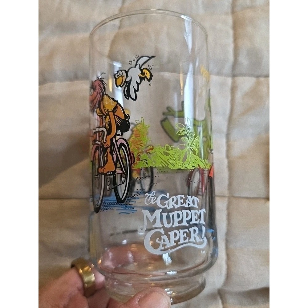 The Great Muppet Caper 1981 6" Glass Kermit riding Bicycle w/ Fozzie McDonalds - Picture 4 of 9